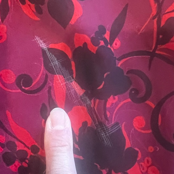 Chic Long Sleeve Floral Dress in Red and Black - Picture 10 of 16